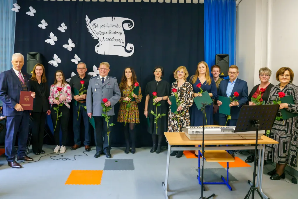 w powiecie podziekowano nauczycielom 38 z 53