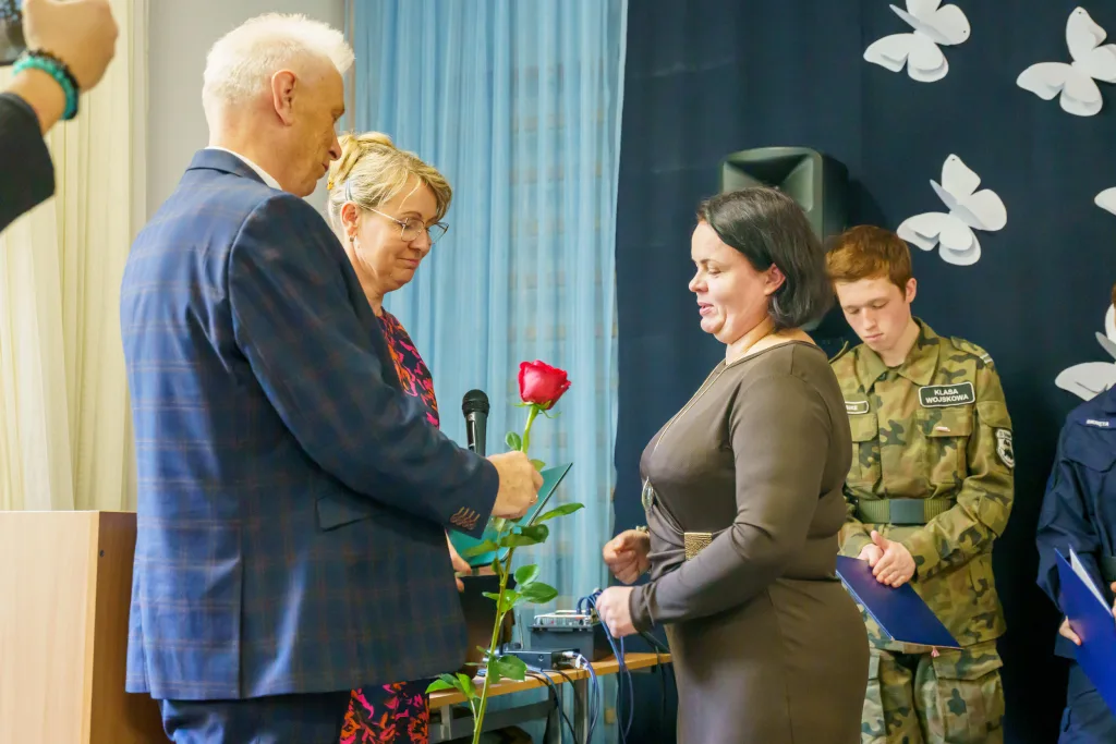 w powiecie podziekowano nauczycielom 40 z 53
