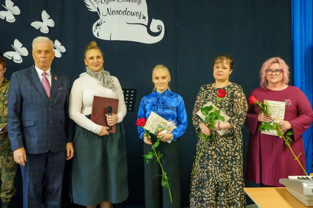 w powiecie podziekowano nauczycielom 48 z 53