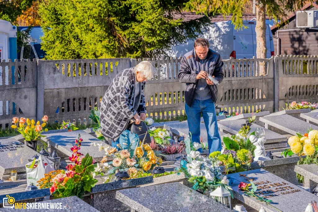 wszystkich swietych 2025 zwiekszony ruch i utrudnienia przy cmentarzu komunalnym w skierniewicach 1 z 43 1024x683 watermarked large