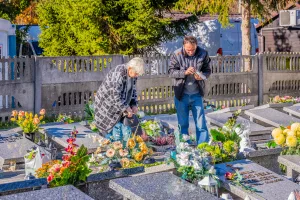 wszystkich swietych 2025 zwiekszony ruch i utrudnienia przy cmentarzu komunalnym w skierniewicach 1 z 43