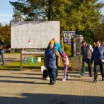 wszystkich swietych 2025 zwiekszony ruch i utrudnienia przy cmentarzu komunalnym w skierniewicach 10 z 43
