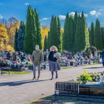 wszystkich swietych 2025 zwiekszony ruch i utrudnienia przy cmentarzu komunalnym w skierniewicach 12 z 43