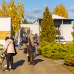 wszystkich swietych 2025 zwiekszony ruch i utrudnienia przy cmentarzu komunalnym w skierniewicach 3 z 43