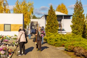 wszystkich swietych 2025 zwiekszony ruch i utrudnienia przy cmentarzu komunalnym w skierniewicach 3 z 43