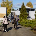 wszystkich swietych 2025 zwiekszony ruch i utrudnienia przy cmentarzu komunalnym w skierniewicach 4 z 43