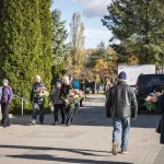 wszystkich swietych 2025 zwiekszony ruch i utrudnienia przy cmentarzu komunalnym w skierniewicach 7 z 43