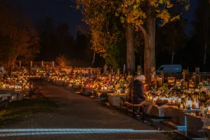 cmentarz sw. jozefa w skierniewicach wieczorne zdjecia z 1 listopada 5 z 30