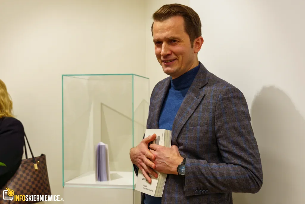 Zakończenie wystawy o Witoldzie Małcużyńskim i koncert „About Chopin…” - galeria zdjęć z Dworku Konstancji Gładkowskiej 1 koncert about chopin w wykonaniu macieja tubisa 10 z 25 1024x683 watermarked large