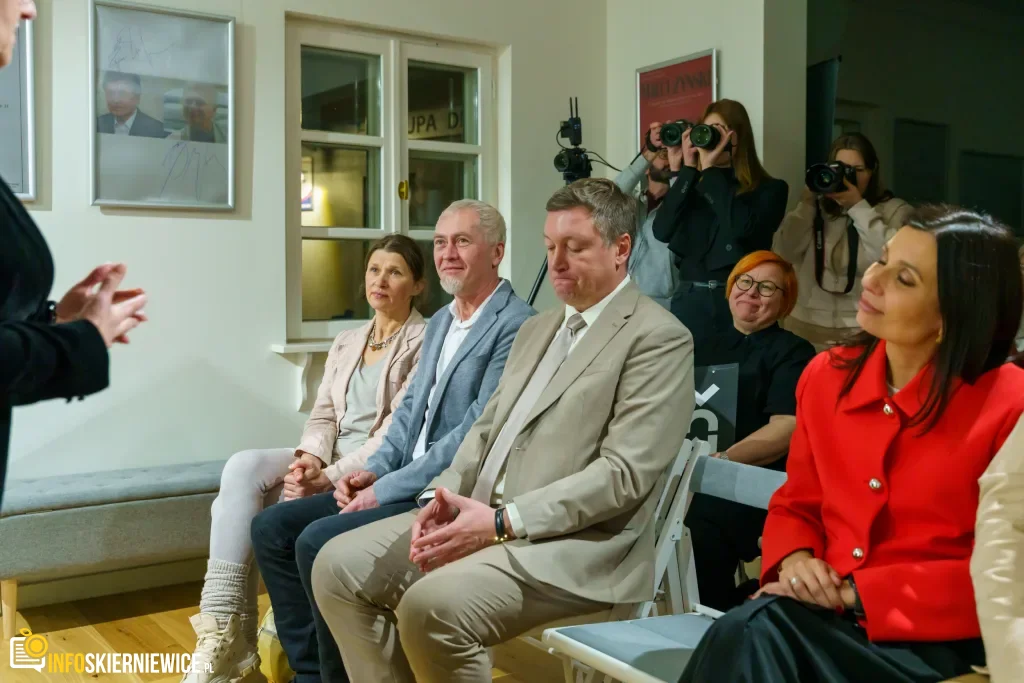 Zakończenie wystawy o Witoldzie Małcużyńskim i koncert „About Chopin…” - galeria zdjęć z Dworku Konstancji Gładkowskiej 5 koncert about chopin w wykonaniu macieja tubisa 16 z 25 1024x683 watermarked large