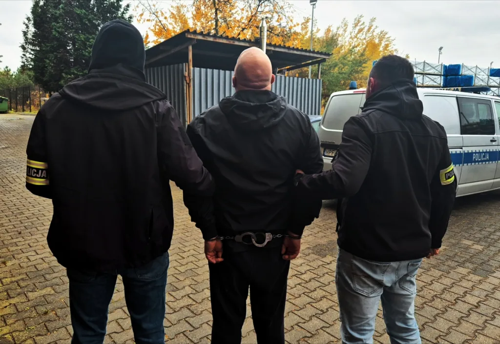 skierniewice policja zatrzymala sprawcow dwoch wlaman po poscigu samochodowym 3