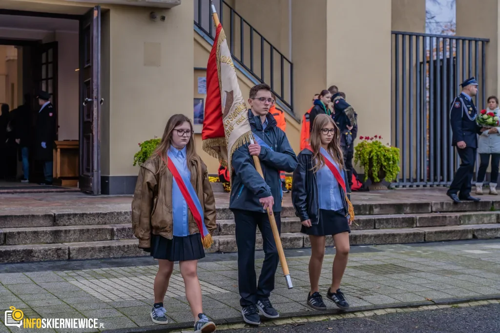 Skierniewice świętują 11 listopada 2025. Tak wyglądały uroczystości przy kościele Garnizonowym 37 skierniewice swietuja 11 listopada 2025 tak wygladaly uroczystosci przy kosciele garnizonowym 15 z 103 1024x683 watermarked large