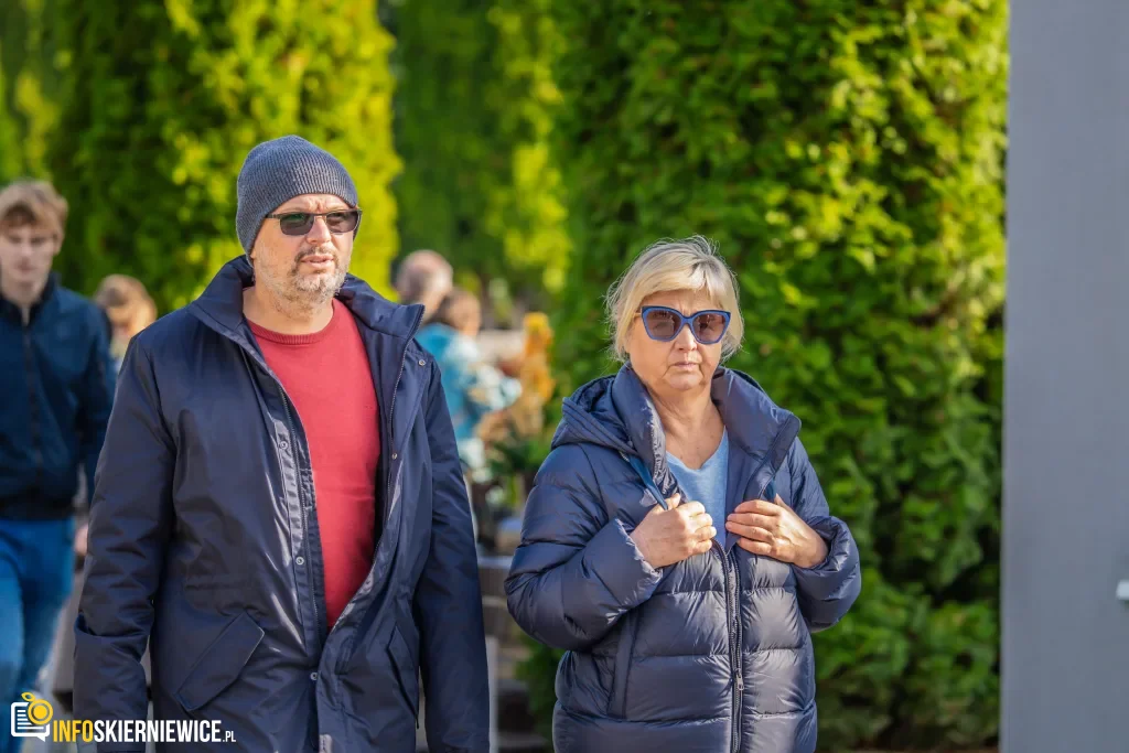 skierniewice tlumy na cmentarzu komunalnym przy ul. strobowskiej w sobote 1 listopada 65 z 71 1024x683 watermarked large