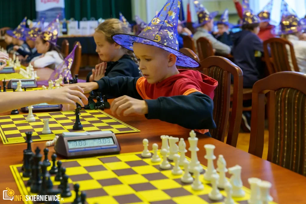 Szachowy finał w Skierniewicach. Młodzi mistrzowie wyłonieni w VI edycji „Łódzkie gra w szachy” 38 szachowe emocje w starostwie powiatowym w skierniewicach 16 z 55 1024x683 watermarked large