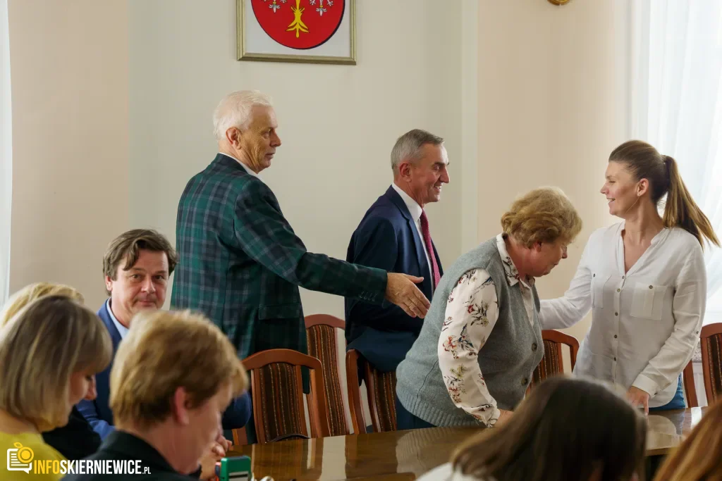 Niespełna 300 tys. złotych na „Wyjście z Klasą” - Dofinansowanie dla 22 Szkół z Powiatu Skierniewickiego 7 wyjscie z klasa niespelna 300 tys. zl dla uczniow z powiatu skierniewickiego 1 z 44 1024x683 watermarked large