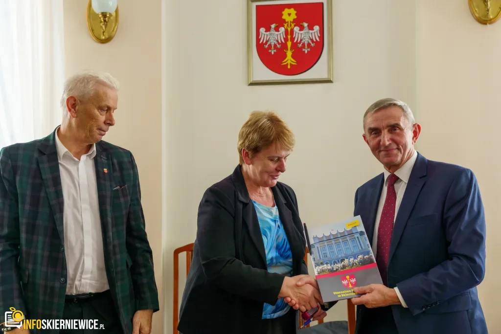 Niespełna 300 tys. złotych na „Wyjście z Klasą” - Dofinansowanie dla 22 Szkół z Powiatu Skierniewickiego 37 wyjscie z klasa niespelna 300 tys. zl dla uczniow z powiatu skierniewickiego 13 z 44 1024x683 watermarked large