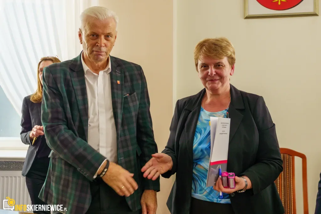 Niespełna 300 tys. złotych na „Wyjście z Klasą” - Dofinansowanie dla 22 Szkół z Powiatu Skierniewickiego 37 wyjscie z klasa niespelna 300 tys. zl dla uczniow z powiatu skierniewickiego 14 z 44 1024x683 watermarked large