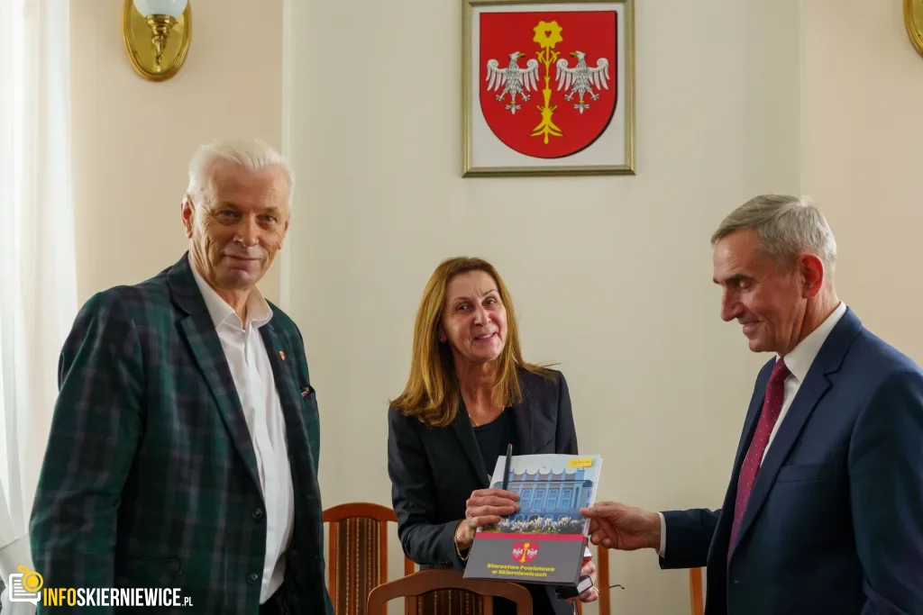 Niespełna 300 tys. złotych na „Wyjście z Klasą” - Dofinansowanie dla 22 Szkół z Powiatu Skierniewickiego 38 wyjscie z klasa niespelna 300 tys. zl dla uczniow z powiatu skierniewickiego 16 z 44 1024x683 watermarked large