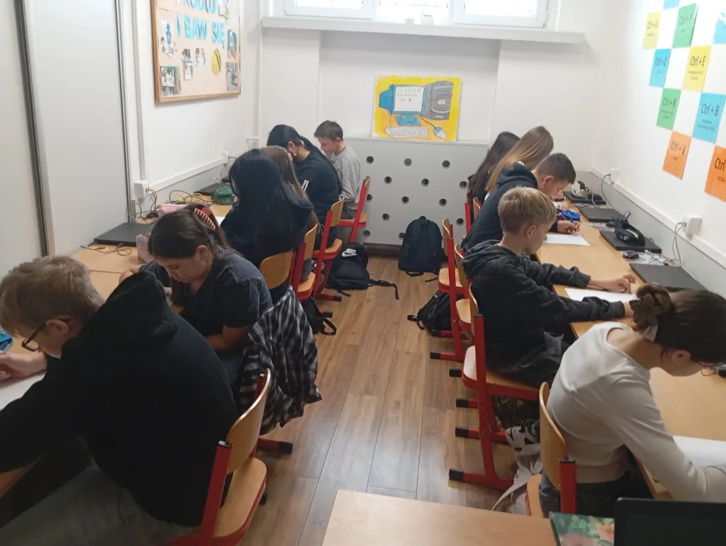 Odblaskowa Szkoła w SP nr 1 w Skierniewicach - konkurs plastyczny i Mistrz przepisów drogowych rozstrzygnięte 33 zdjecie whatsapp 2025 11 14 o 18.33.53 bf0867e3