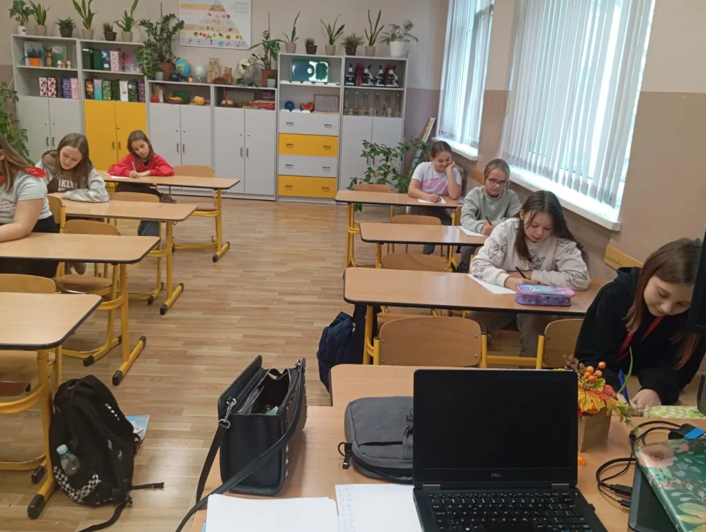 Odblaskowa Szkoła w SP nr 1 w Skierniewicach - konkurs plastyczny i Mistrz przepisów drogowych rozstrzygnięte 33 zdjecie whatsapp 2025 11 14 o 18.33.54 1c77f0b8