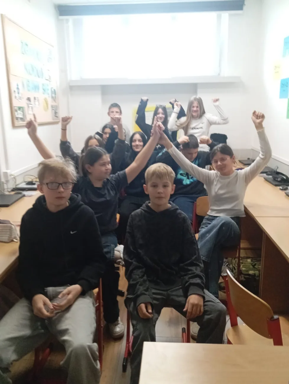Odblaskowa Szkoła w SP nr 1 w Skierniewicach - konkurs plastyczny i Mistrz przepisów drogowych rozstrzygnięte 33 zdjecie whatsapp 2025 11 14 o 18.33.54 3a5e93f9