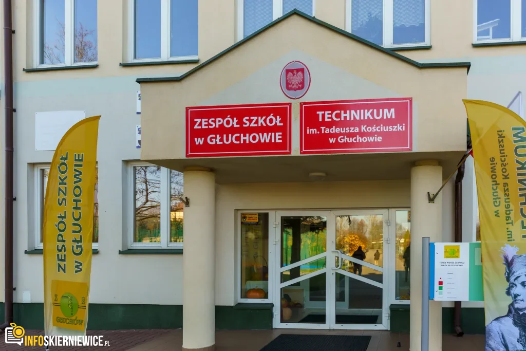 zespole szkol w gluchowie rozpoczely sie uroczystosci zwiazane z nadaniem patrona technikum 101 z 119 1024x683 watermarked large
