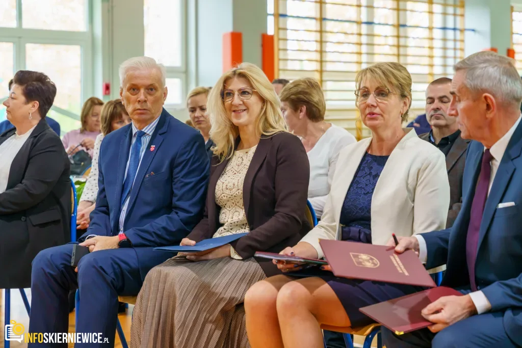 Głuchów: Zespół Szkół nadał technikum imię Tadeusza Kościuszki i otworzył nowe boisko wielofunkcyjne 38 zespole szkol w gluchowie rozpoczely sie uroczystosci zwiazane z nadaniem patrona technikum 18 z 119 1024x683 watermarked large
