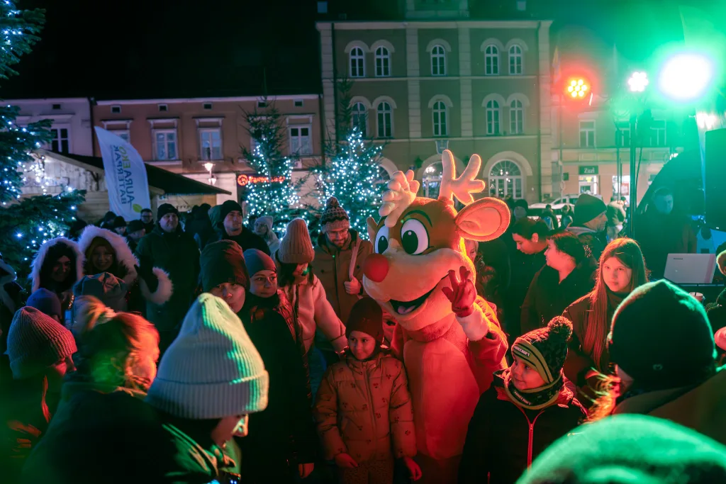 Betlejemskie Światło Pokoju już w Skierniewicach! ZHP Przekazało Płomień Nadziei 1 2025 12 14 21 35 53 8