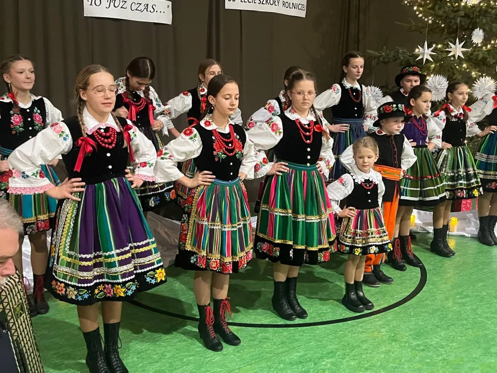 Wigilia Środowiskowa w Głuchowie: Tradycja i Jubileusze 1 2025 12 18 00 58 58 10