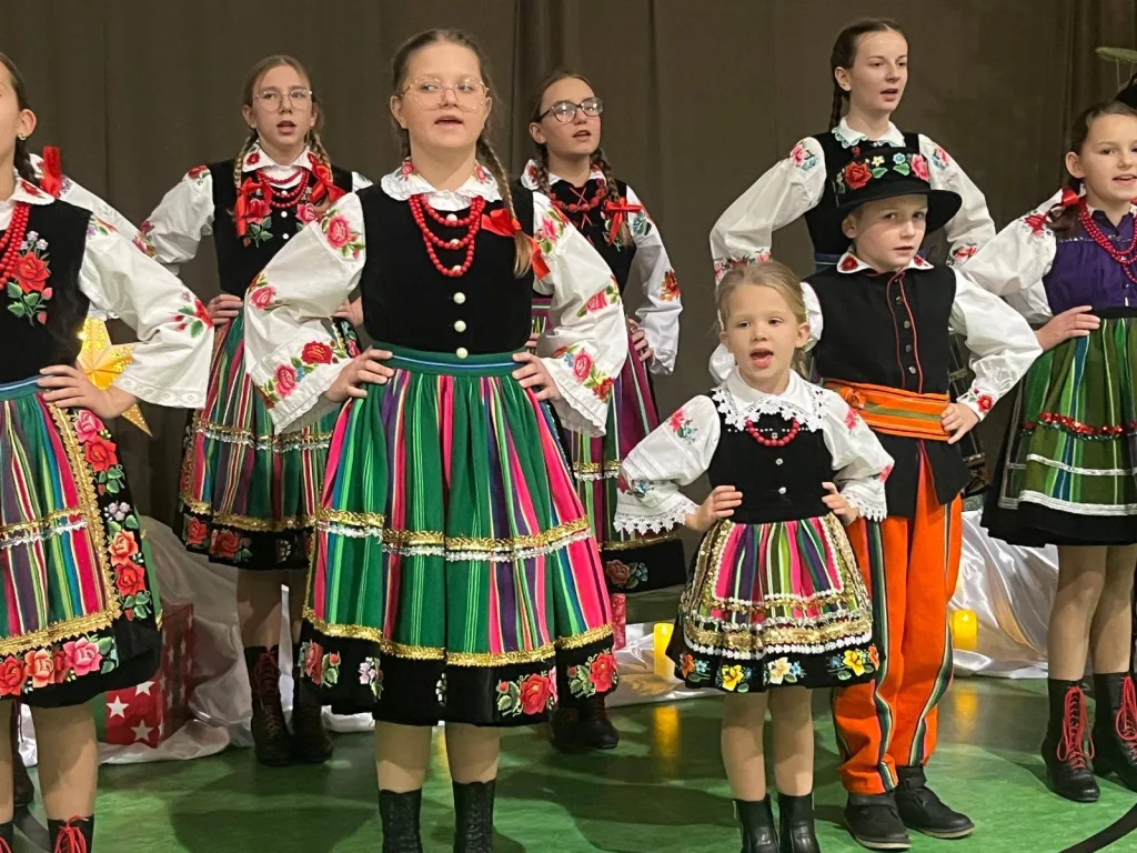 Wigilia Środowiskowa w Głuchowie: Tradycja i Jubileusze 1 2025 12 18 00 58 58 12