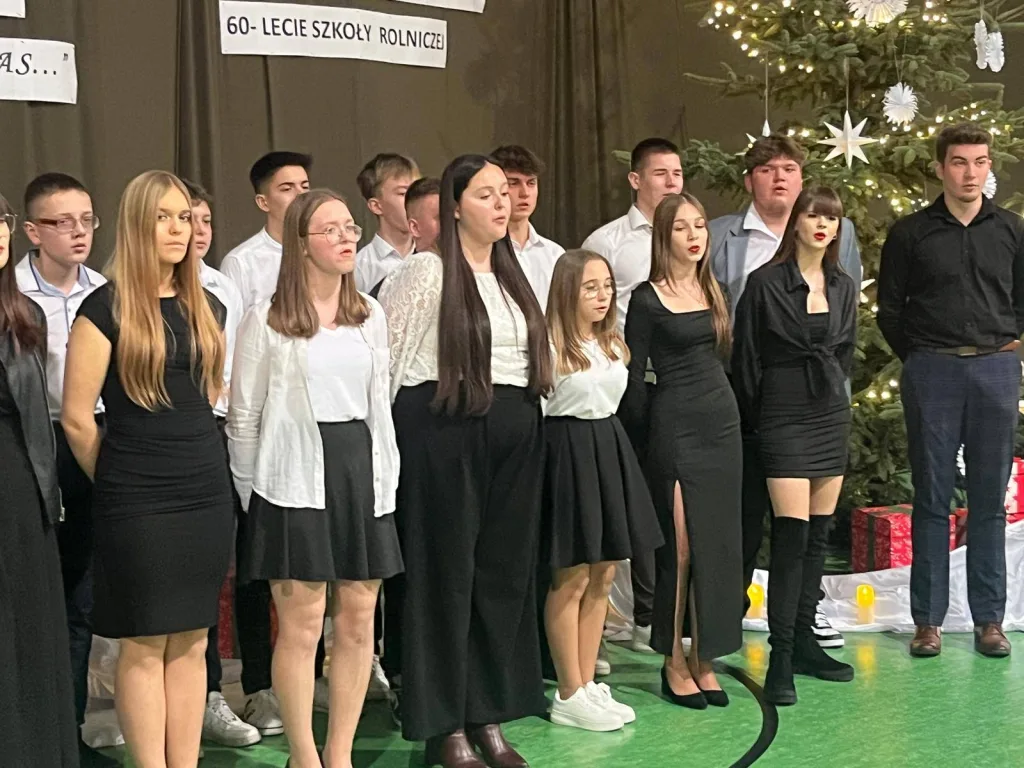 Wigilia Środowiskowa w Głuchowie: Tradycja i Jubileusze 6 2025 12 18 00 58 58 17