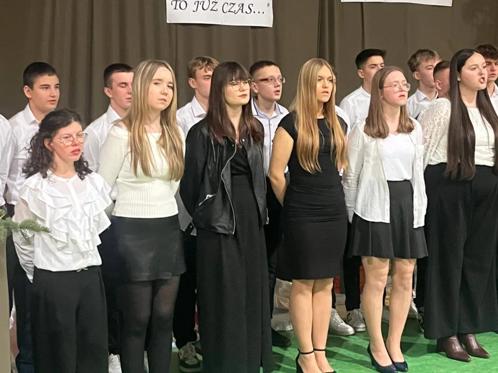 Wigilia Środowiskowa w Głuchowie: Tradycja i Jubileusze 6 2025 12 18 00 58 58 18