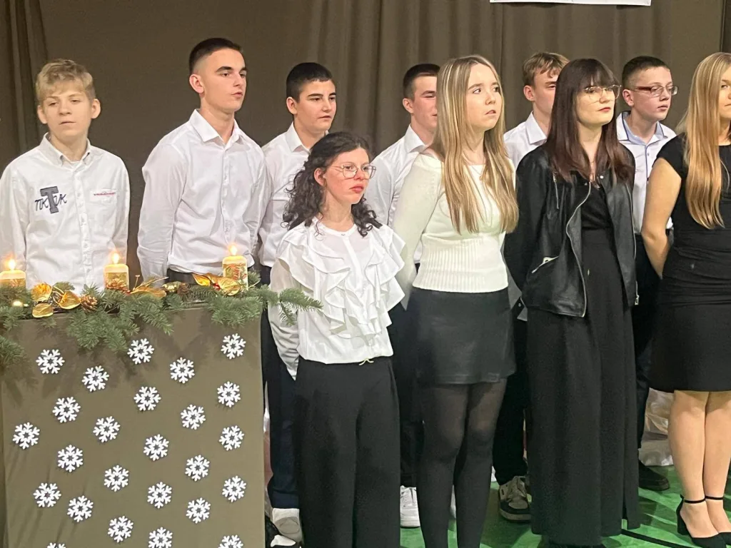Wigilia Środowiskowa w Głuchowie: Tradycja i Jubileusze 6 2025 12 18 00 58 58 19