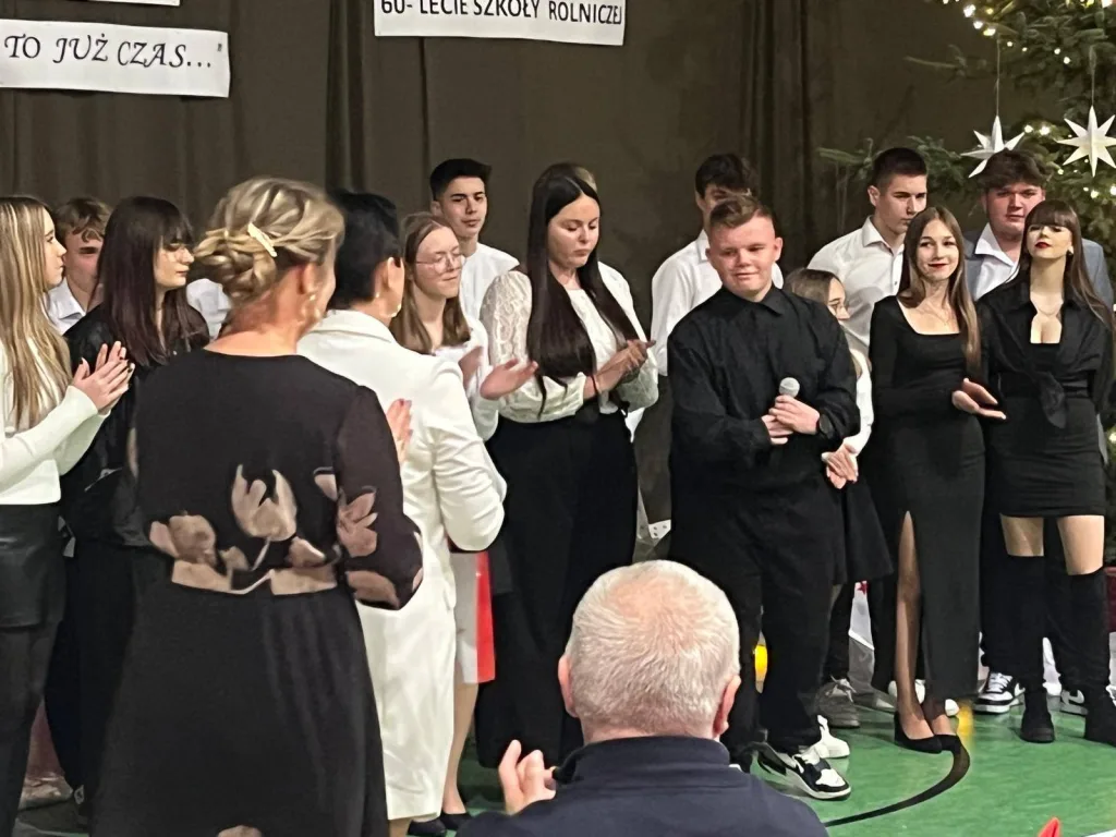 Wigilia Środowiskowa w Głuchowie: Tradycja i Jubileusze 6 2025 12 18 00 58 58 20