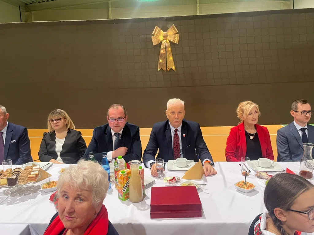 Wigilia Środowiskowa w Głuchowie: Tradycja i Jubileusze 1 2025 12 18 00 58 58 3