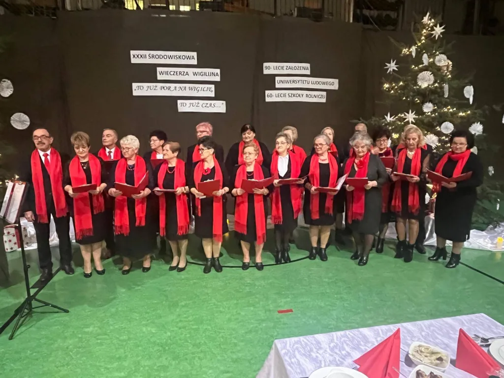 Wigilia Środowiskowa w Głuchowie: Tradycja i Jubileusze 4 2025 12 18 00 58 58 7