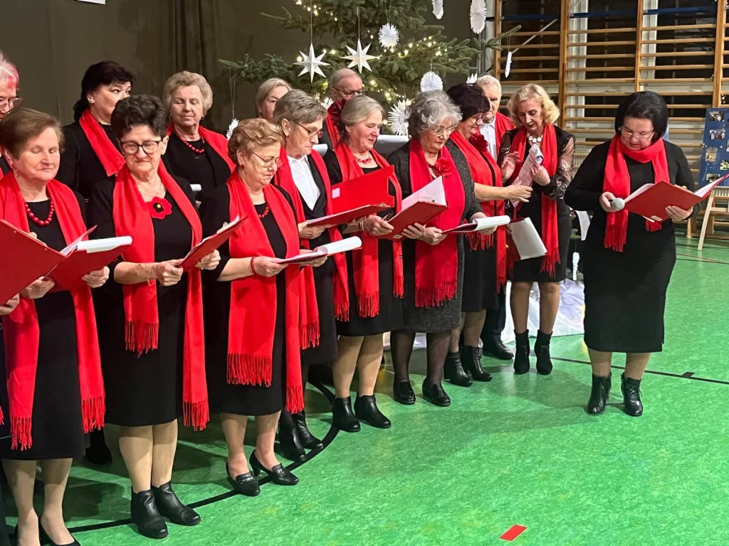 Wigilia Środowiskowa w Głuchowie: Tradycja i Jubileusze 4 2025 12 18 00 58 58 8