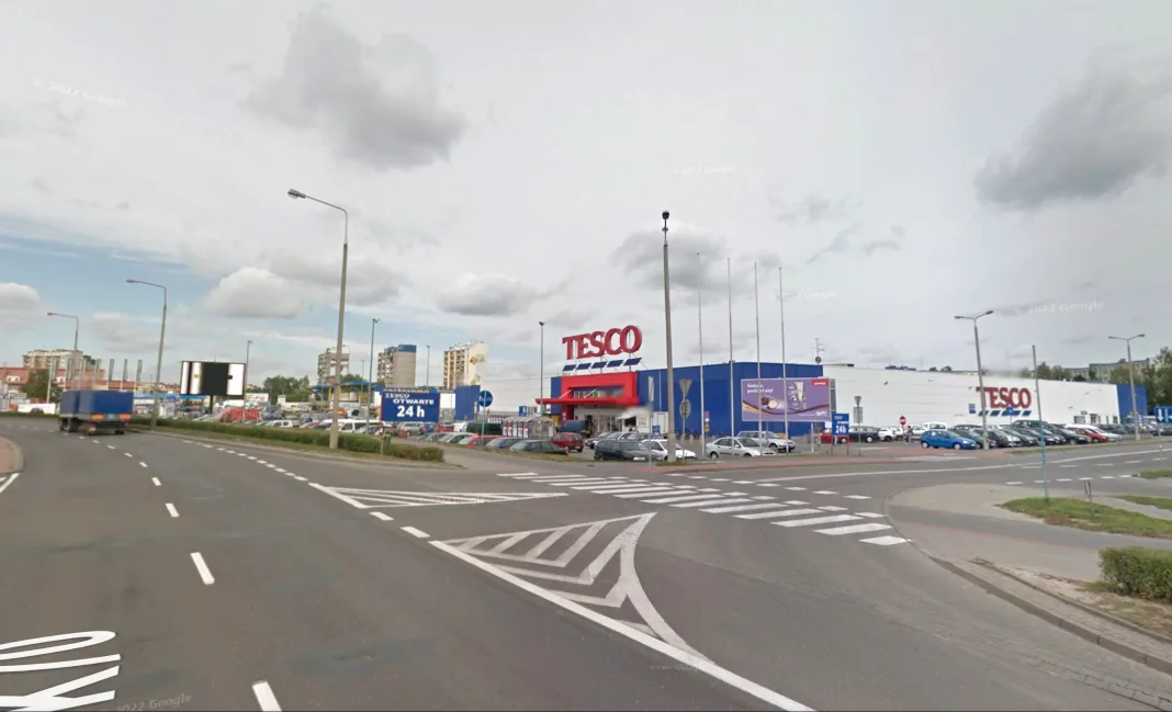 Skierniewice Tesco przed przebudową, dawny budynek hipermarketu, park handlowy, inwestycja na Widoku