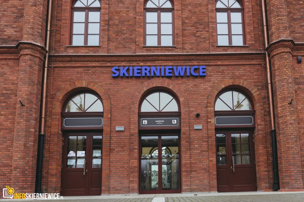Zabytkowy dworzec w Skierniewicach powraca w blasku. Koniec modernizacji za 45 milionów złotych 6 dworzec kolejowy w skierniewicach po modernizacji oficjalnie oddany 16 z 60 1024x683 watermarked large