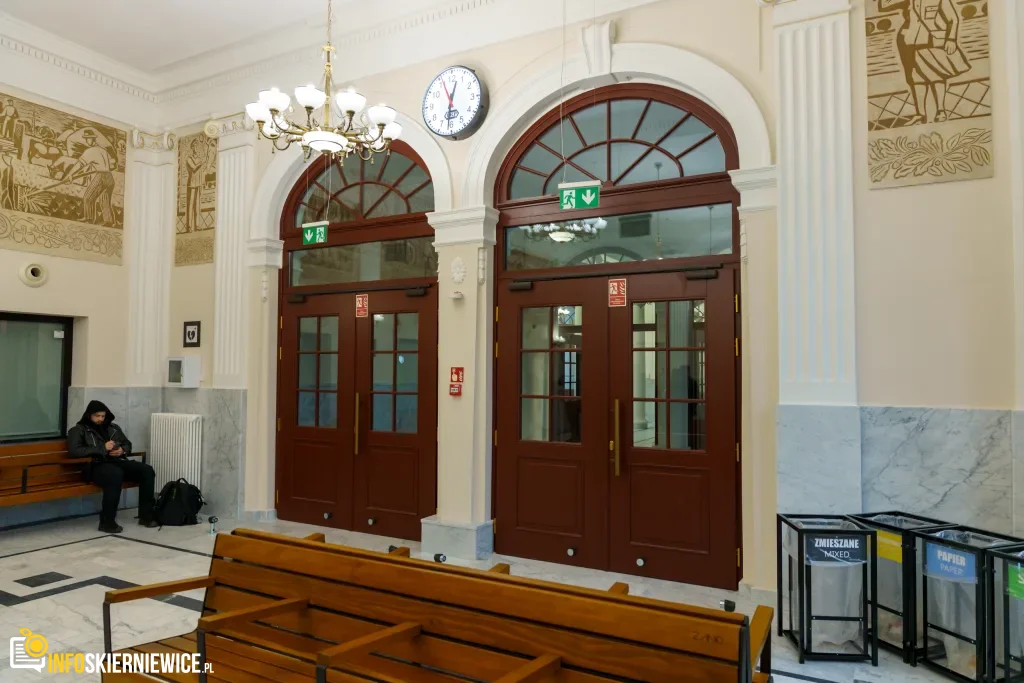 Zabytkowy dworzec w Skierniewicach powraca w blasku. Koniec modernizacji za 45 milionów złotych 6 dworzec kolejowy w skierniewicach po modernizacji oficjalnie oddany 2 z 60 1024x683 watermarked large