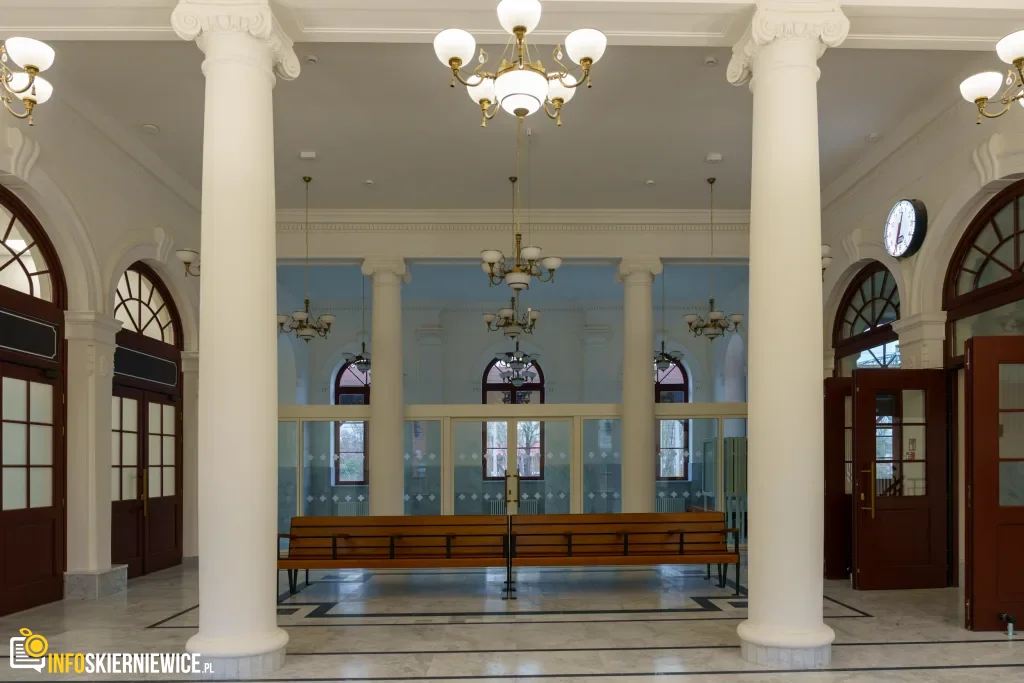 Zabytkowy dworzec w Skierniewicach powraca w blasku. Koniec modernizacji za 45 milionów złotych 1 dworzec kolejowy w skierniewicach po modernizacji oficjalnie oddany 5 z 60 1024x683 watermarked large