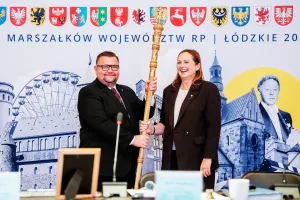 Łódzkie dla Ciebie: 16 marszałków, nowy ambasador, nowe pociągi i karetki 12 konwent1