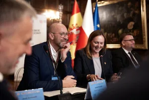 Łódzkie dla Ciebie: 16 marszałków, nowy ambasador, nowe pociągi i karetki 11 konwent2