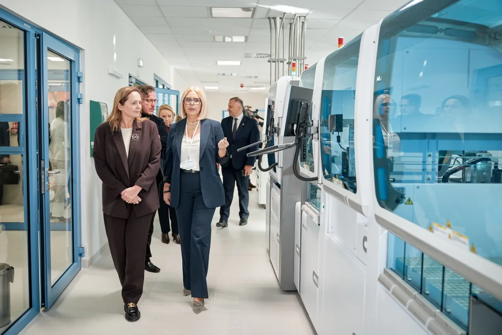 Łódzkie dla Ciebie: Rekordowy budżet i wielkie inwestycje. Województwo łódzkie podsumowuje przełomowy rok 1 nowoczesne laboratorium