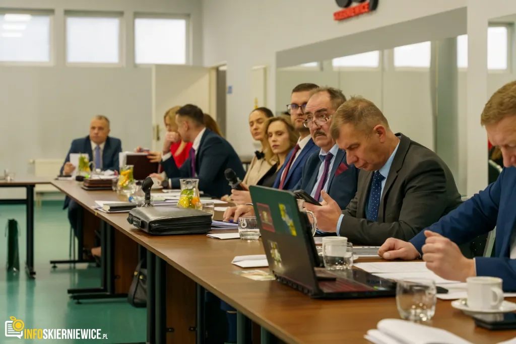 xvi sesja rady miasta skierniewice 18 grudnia 2025 r 3 z 12 1024x683 watermarked large