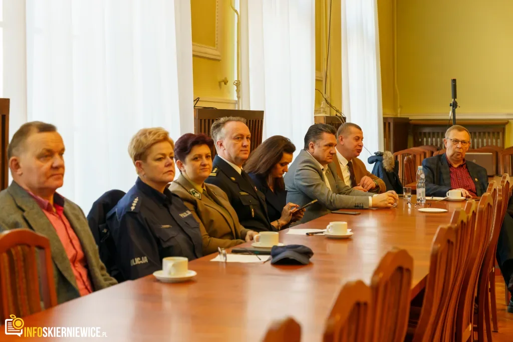 Budżet Powiatu Skierniewickiego na 2026 rok przyjęty. Inwestycje priorytetem 4 xxii sesja rady powiatu skierniewickiego 11 z 16 1024x683 watermarked large
