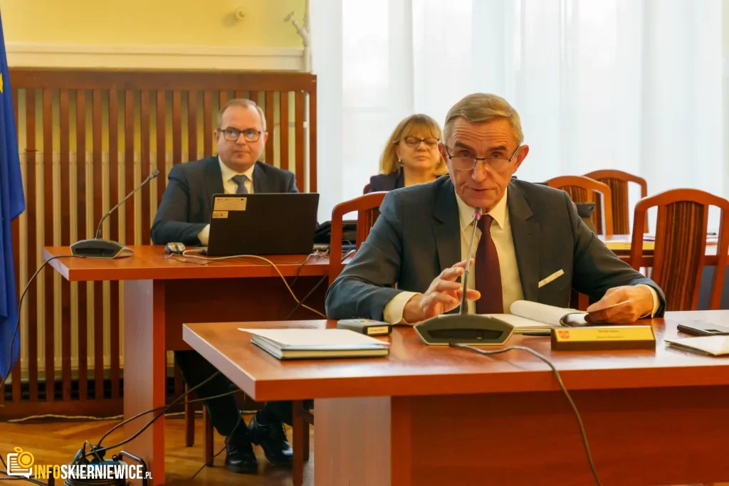 Budżet Powiatu Skierniewickiego na 2026 rok przyjęty. Inwestycje priorytetem 4 xxii sesja rady powiatu skierniewickiego 2 z 16 1024x683 watermarked large