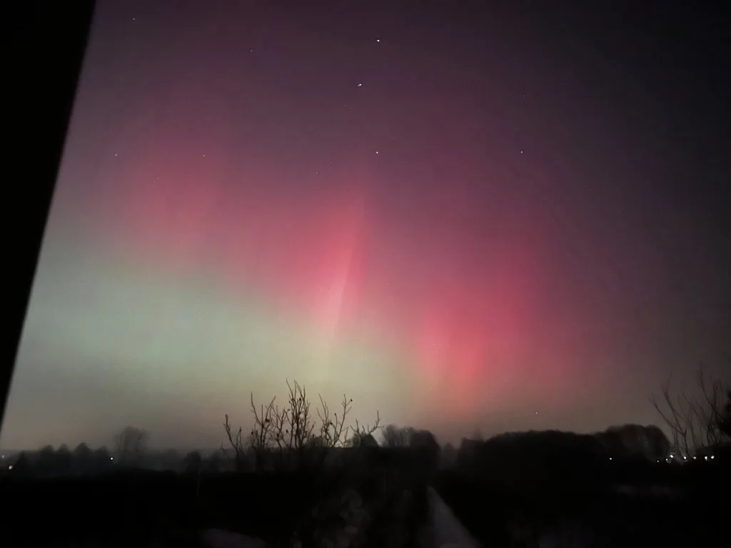 magia na niebie nad skierniewicami zorza polarna zachwycila mieszkancow2026 01 19 23 22 42 6