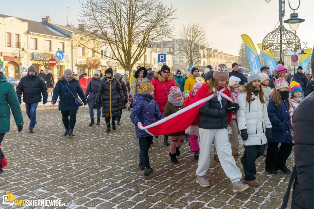 Pierwszy Orszak Trzech Króli w Skierniewicach przeszedł z Zadębia na Rynek 1 pierwszy orszak trzech kroli przeszedl ulicami skierniewic 10 z 86 1024x683 watermarked large