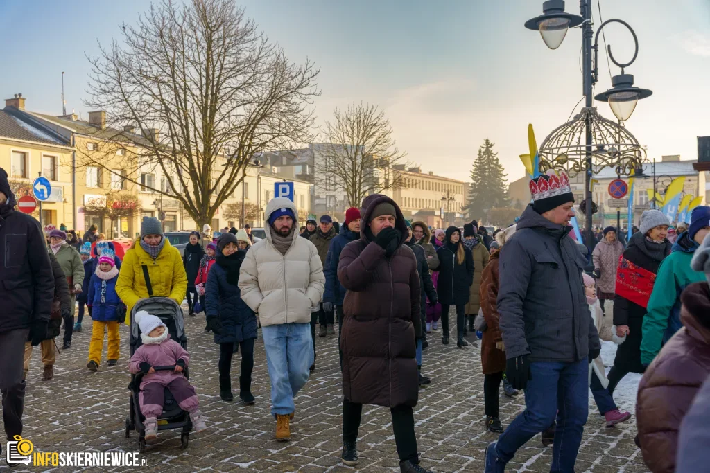 Pierwszy Orszak Trzech Króli w Skierniewicach przeszedł z Zadębia na Rynek 5 pierwszy orszak trzech kroli przeszedl ulicami skierniewic 11 z 86 1024x683 watermarked large